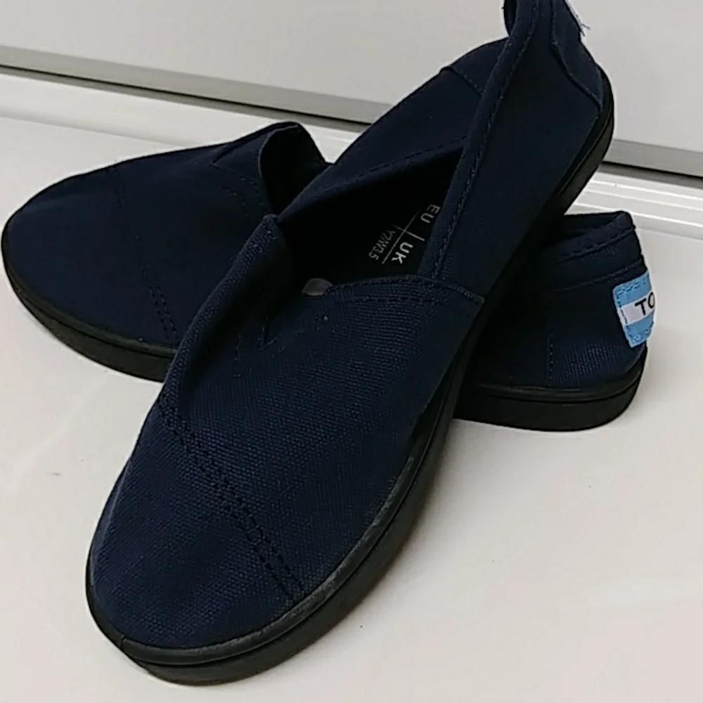 Nrw Toms girls slip on canvas shoes